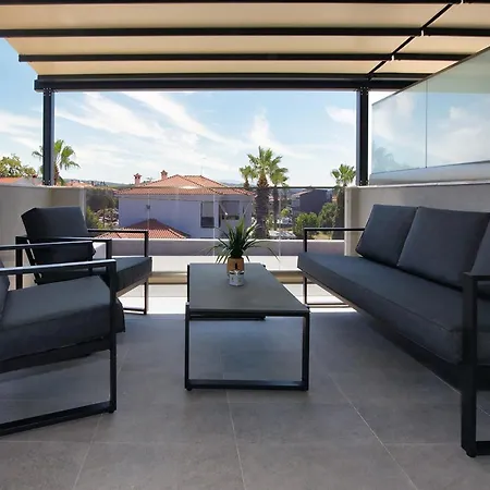 Domoestetico Premium House Vilă *